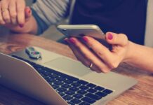 Czy telefon musi być w pobliżu smartwatcha?